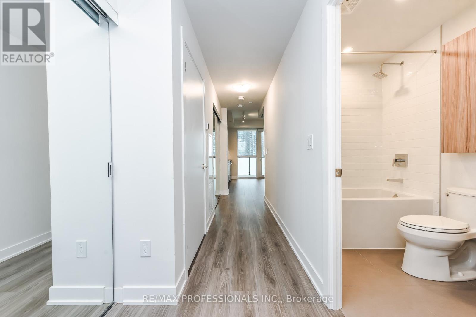 1104 - 430 Square One Drive, Mississauga, Ontario  L5B 0L6 - Photo 32 - W13015044