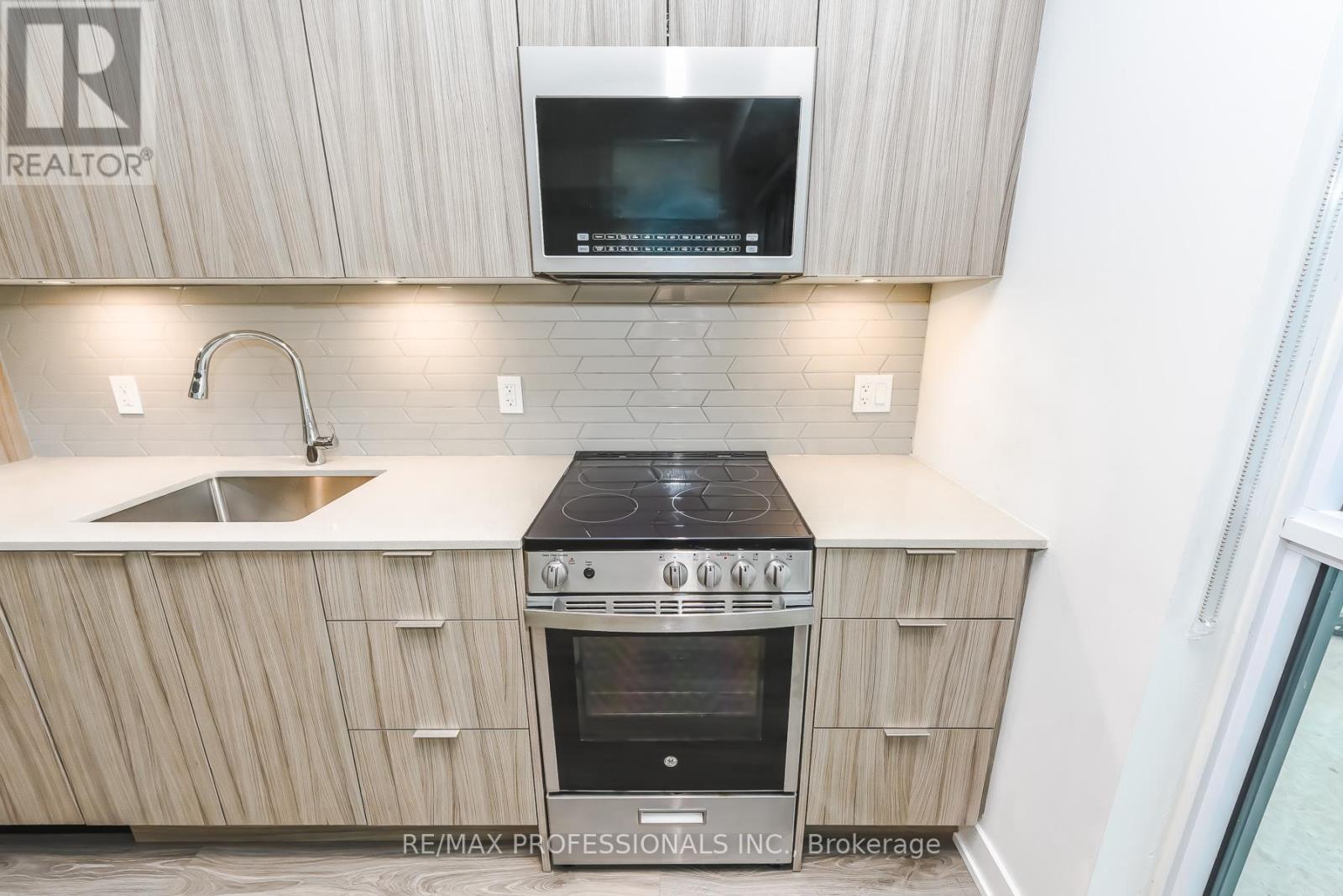 1104 - 430 Square One Drive, Mississauga, Ontario  L5B 0L6 - Photo 33 - W13015044