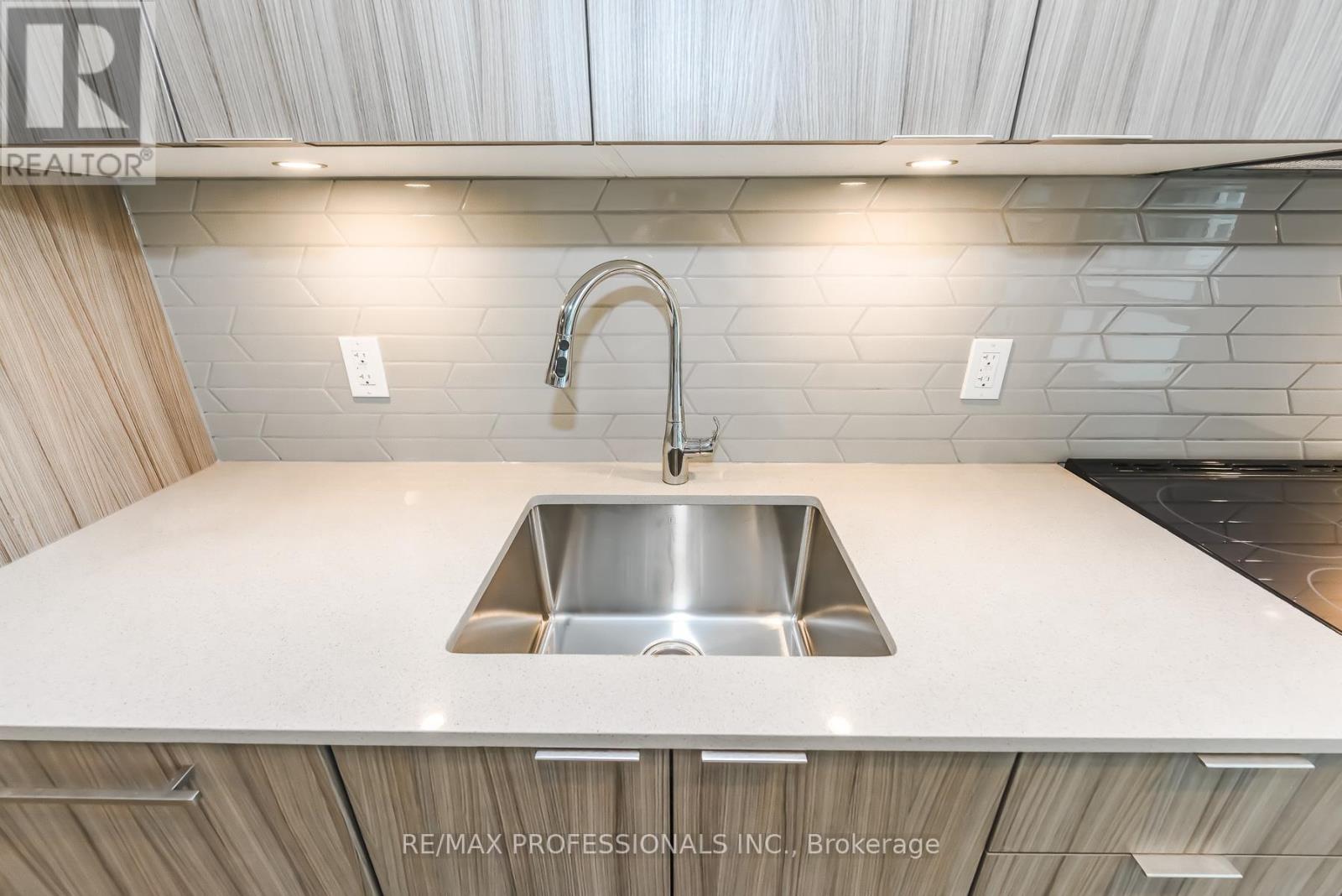 1104 - 430 Square One Drive, Mississauga, Ontario  L5B 0L6 - Photo 35 - W13015044