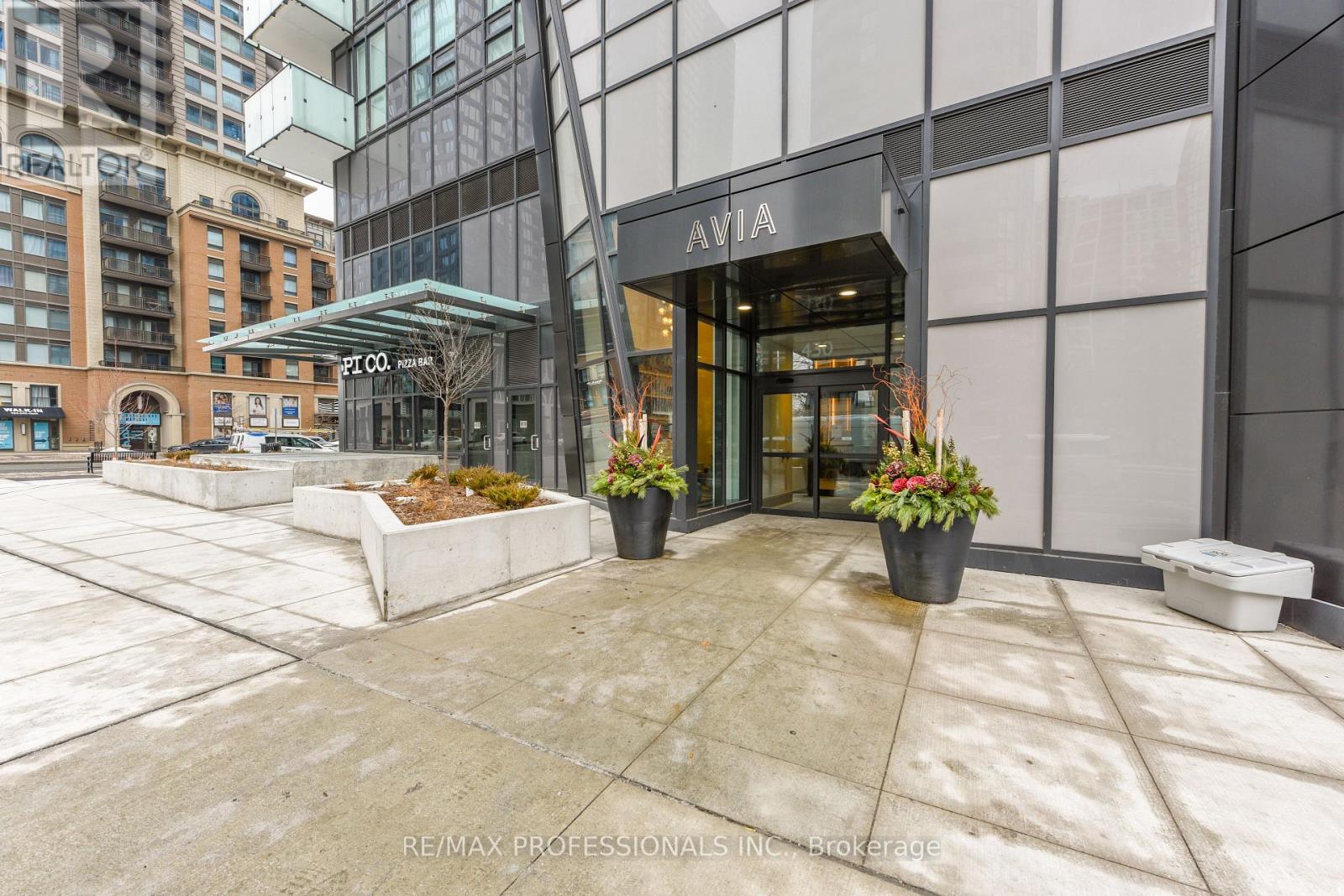 1104 - 430 Square One Drive, Mississauga, Ontario  L5B 0L6 - Photo 4 - W13015044