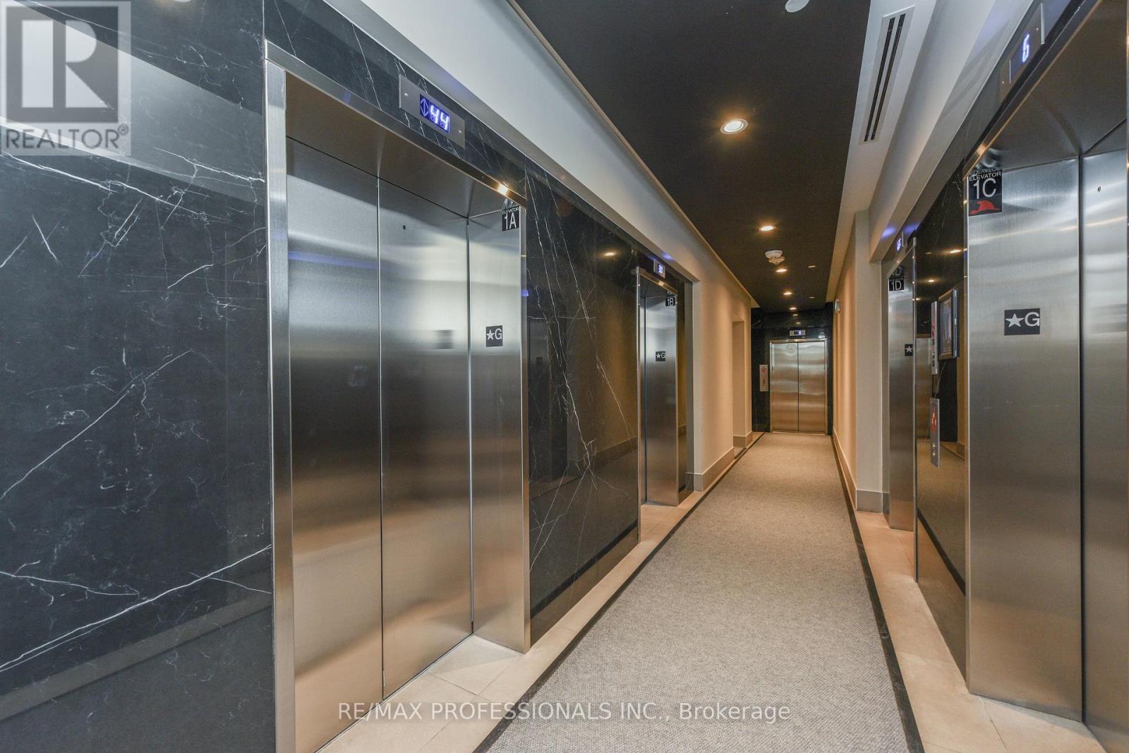 1104 - 430 Square One Drive, Mississauga, Ontario  L5B 0L6 - Photo 8 - W13015044