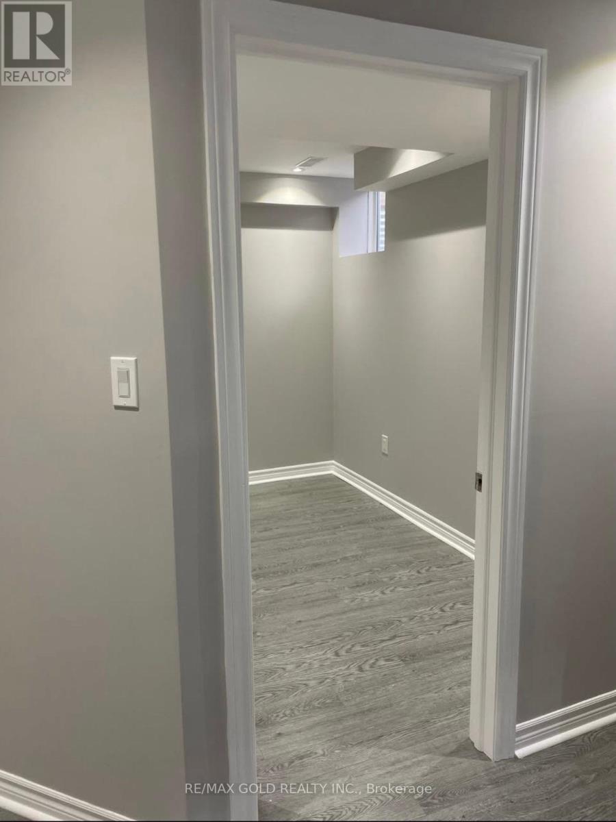 72 Lesabre Crescent, Brampton, Ontario  L6P 3R4 - Photo 10 - W13015058