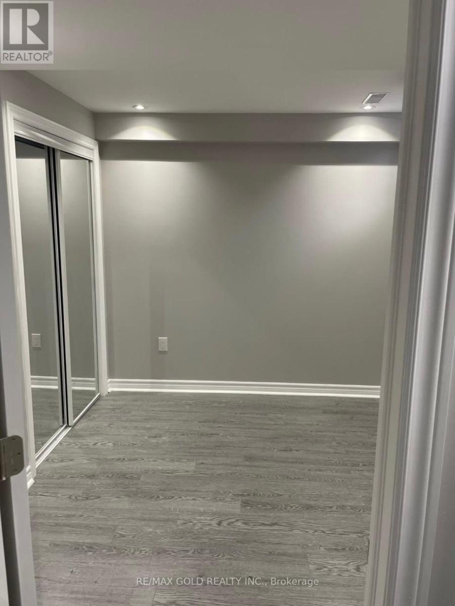 72 Lesabre Crescent, Brampton, Ontario  L6P 3R4 - Photo 11 - W13015058