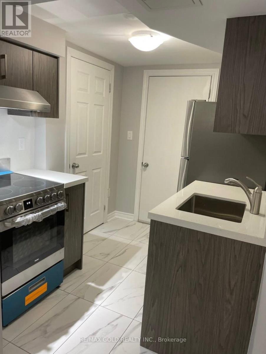 72 Lesabre Crescent, Brampton, Ontario  L6P 3R4 - Photo 2 - W13015058