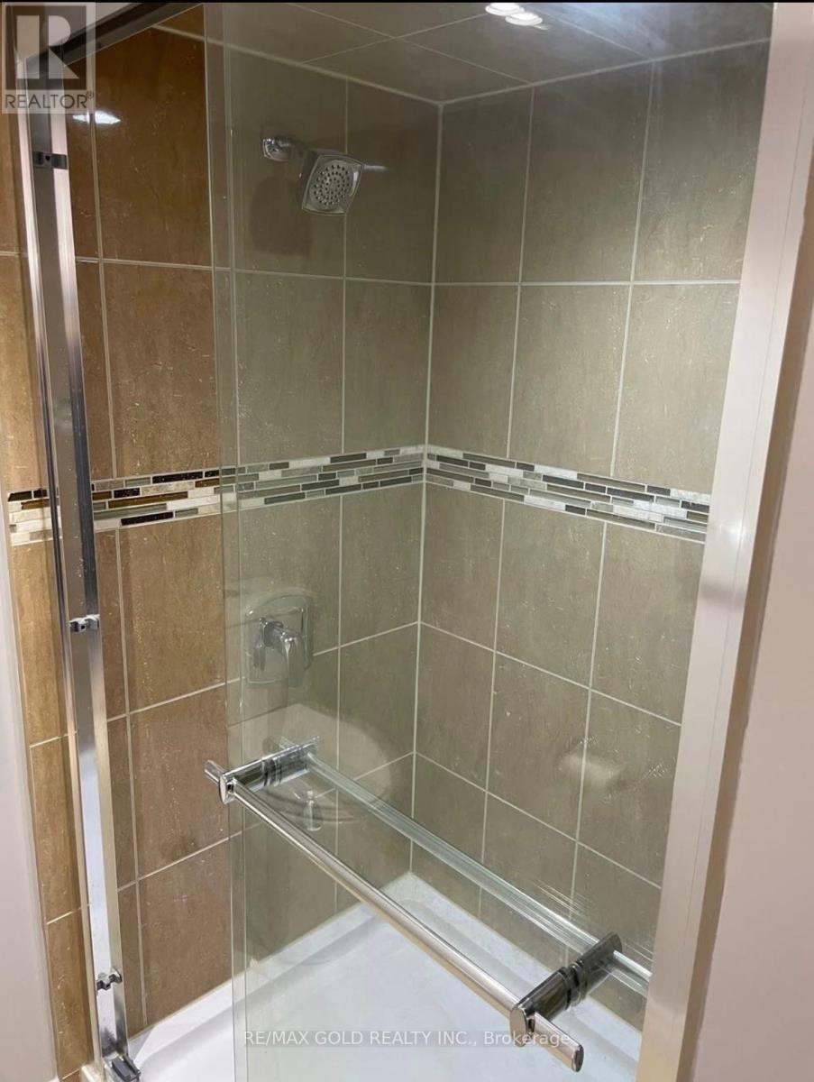 72 Lesabre Crescent, Brampton, Ontario  L6P 3R4 - Photo 5 - W13015058