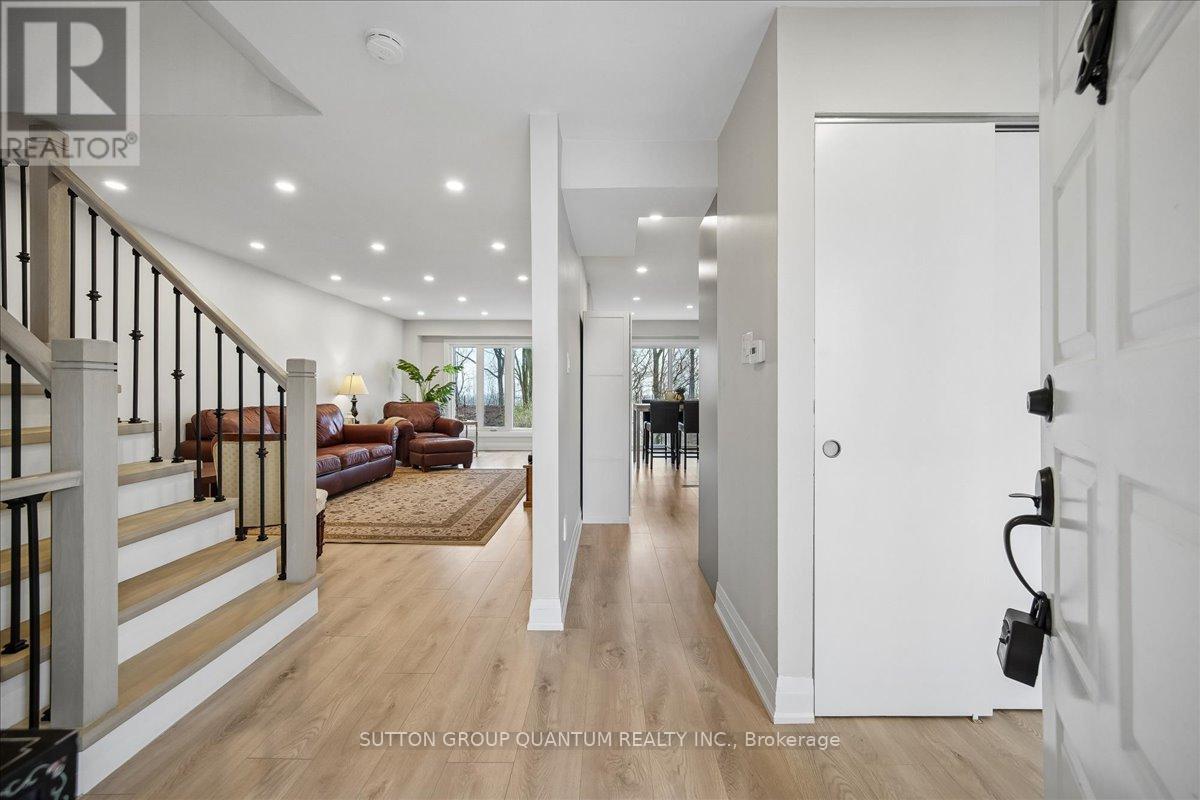 1120 Montgomery Drive, Oakville (Ga Glen Abbey), Ontario  L6M 1G1 - Photo 5 - W13015078