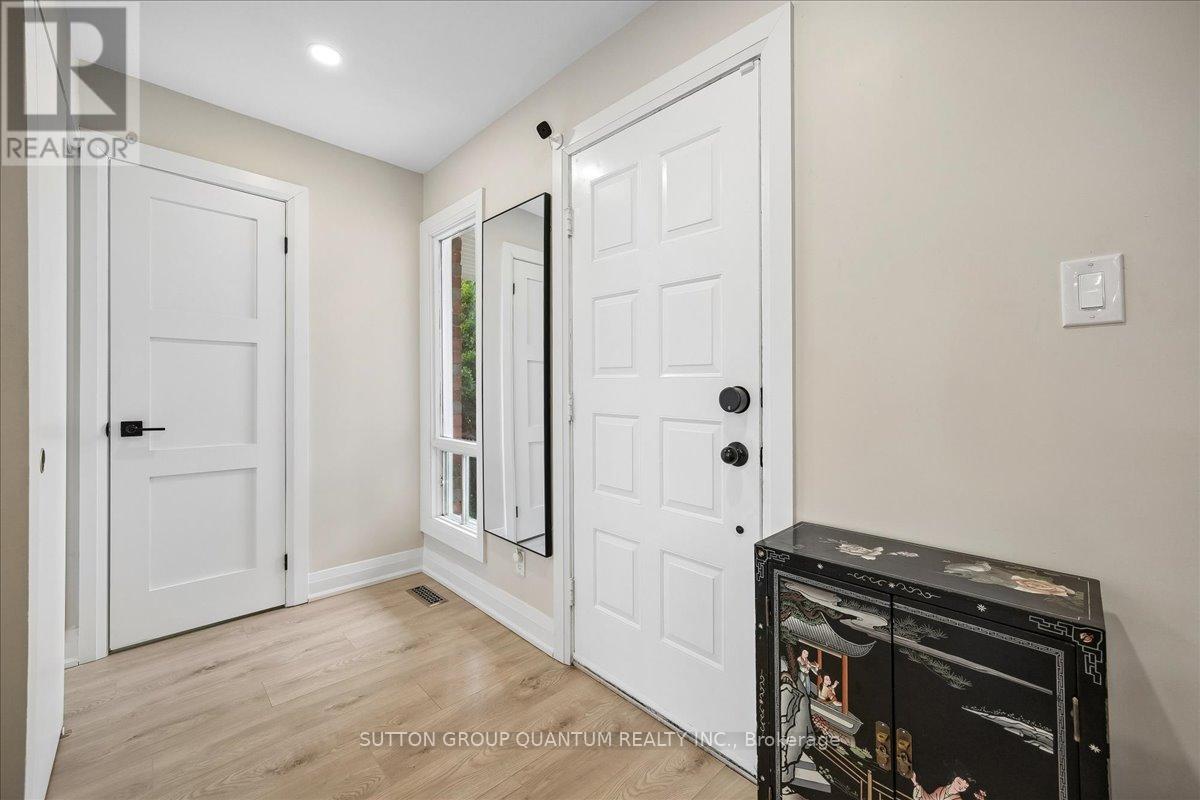 1120 Montgomery Drive, Oakville (Ga Glen Abbey), Ontario  L6M 1G1 - Photo 6 - W13015078