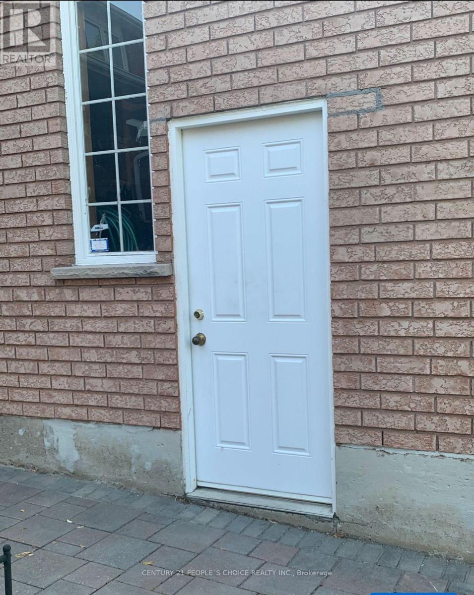 904 Drysdale Drive, Mississauga, Ontario  L5V 1X6 - Photo 2 - W13015102