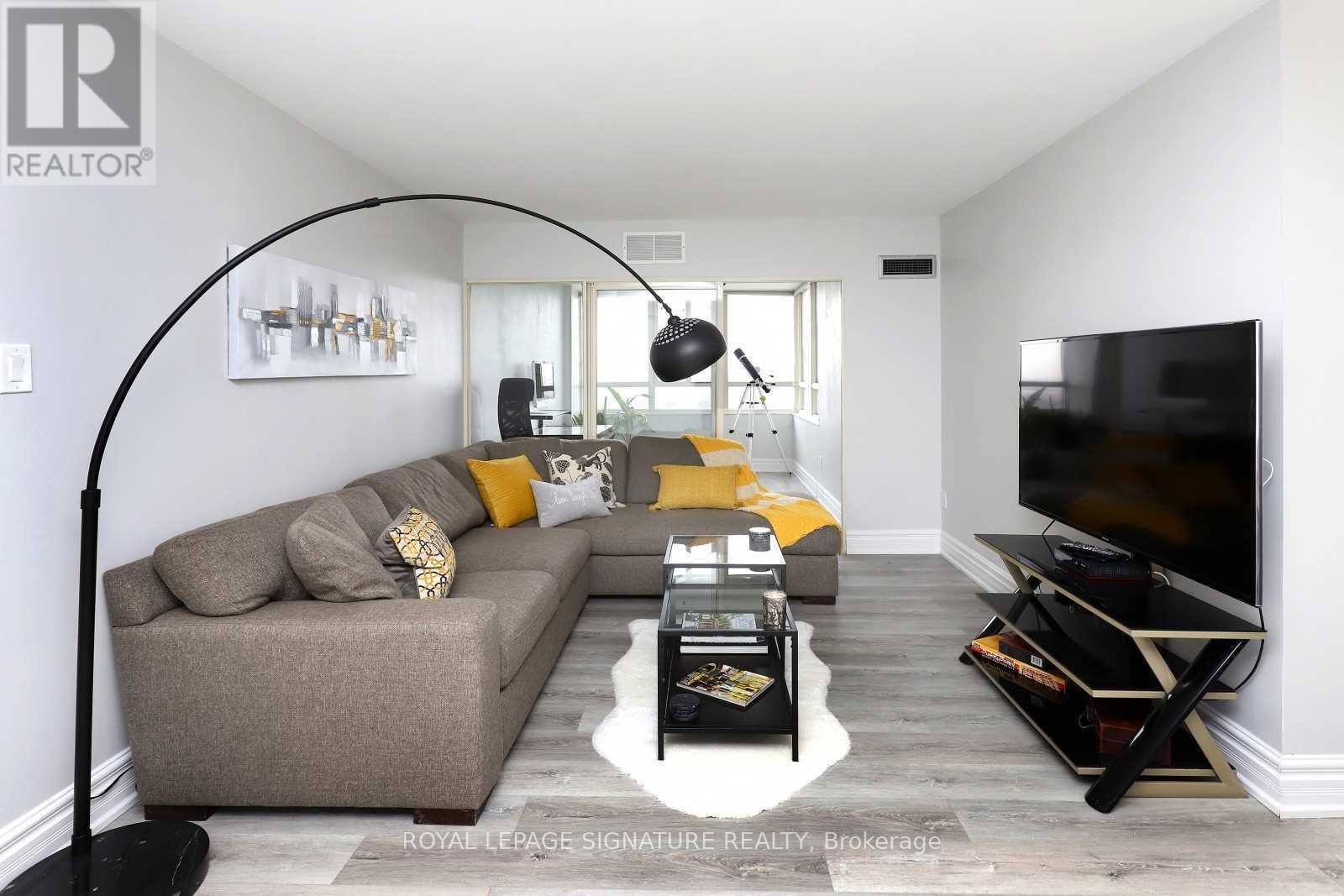 1101 - 100 County Court Boulevard, Brampton, Ontario  L6W 3X1 - Photo 13 - W13015116