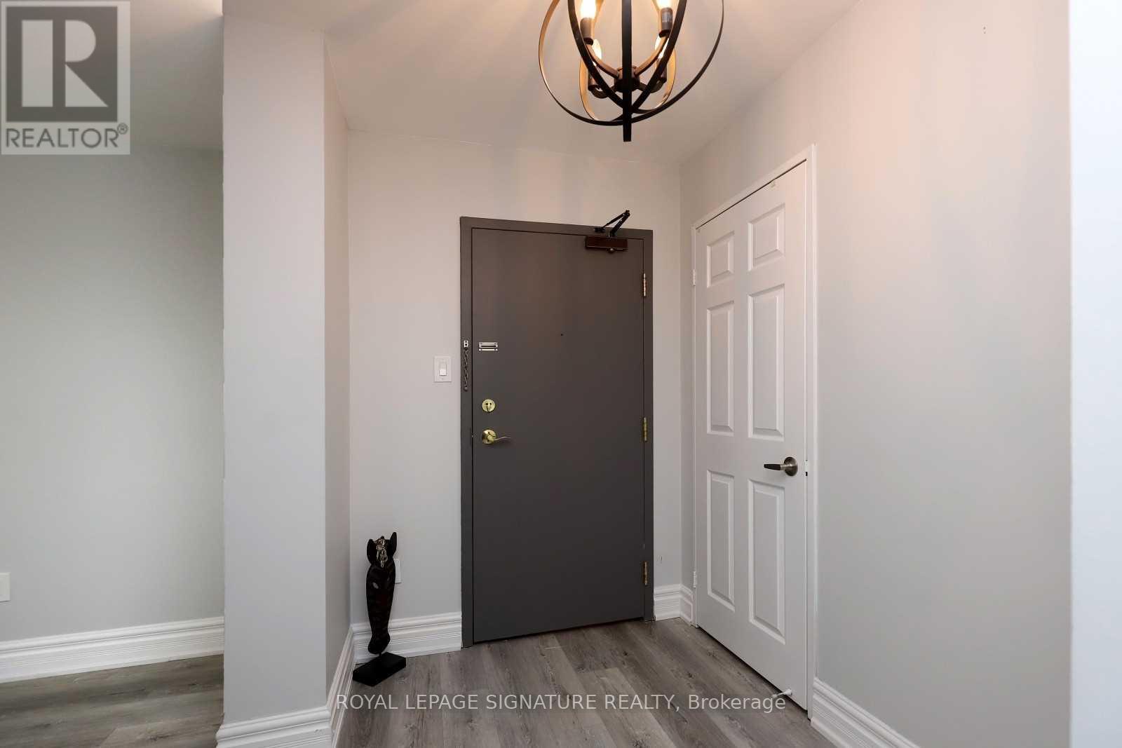 1101 - 100 County Court Boulevard, Brampton, Ontario  L6W 3X1 - Photo 2 - W13015116