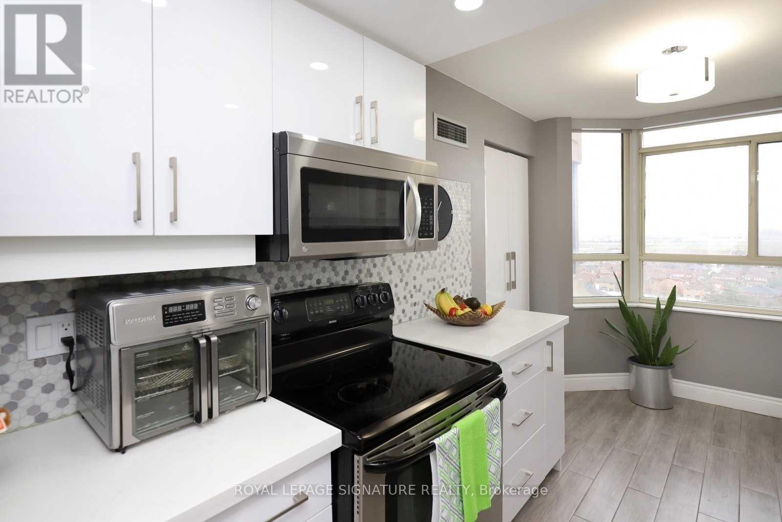 1101 - 100 County Court Boulevard, Brampton, Ontario  L6W 3X1 - Photo 7 - W13015116