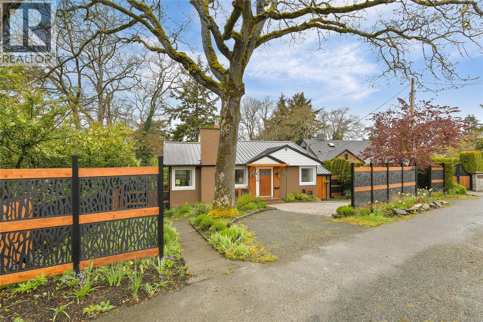 3528 Richmond Rd, Saanich, British Columbia  V8P 4P8 - Photo 57 - 1032323