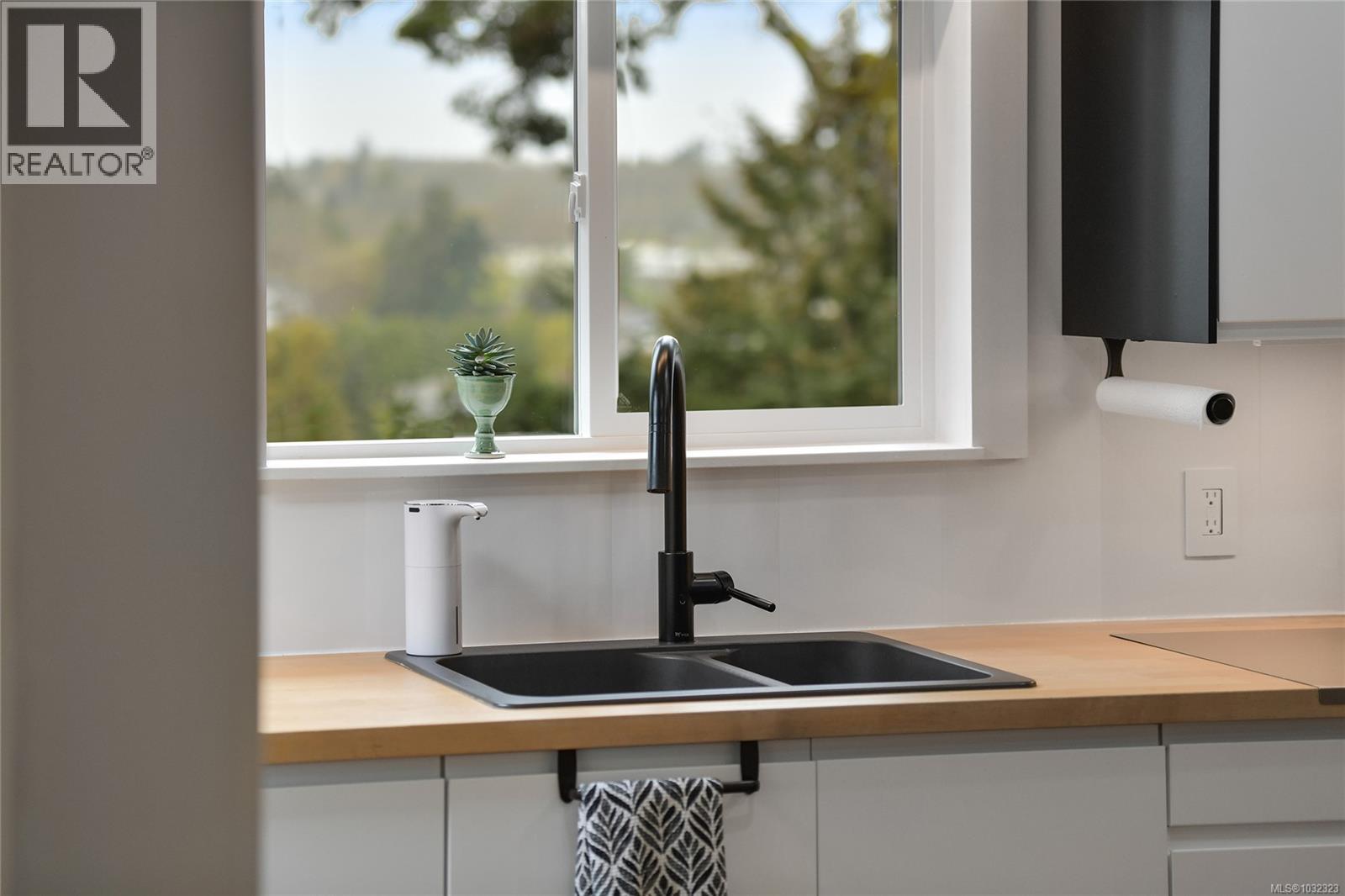 3528 Richmond Rd, Saanich, British Columbia  V8P 4P8 - Photo 8 - 1032323