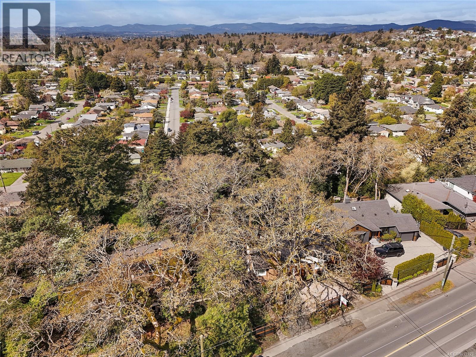 3528 Richmond Rd, Saanich, British Columbia  V8P 4P8 - Photo 74 - 1032323