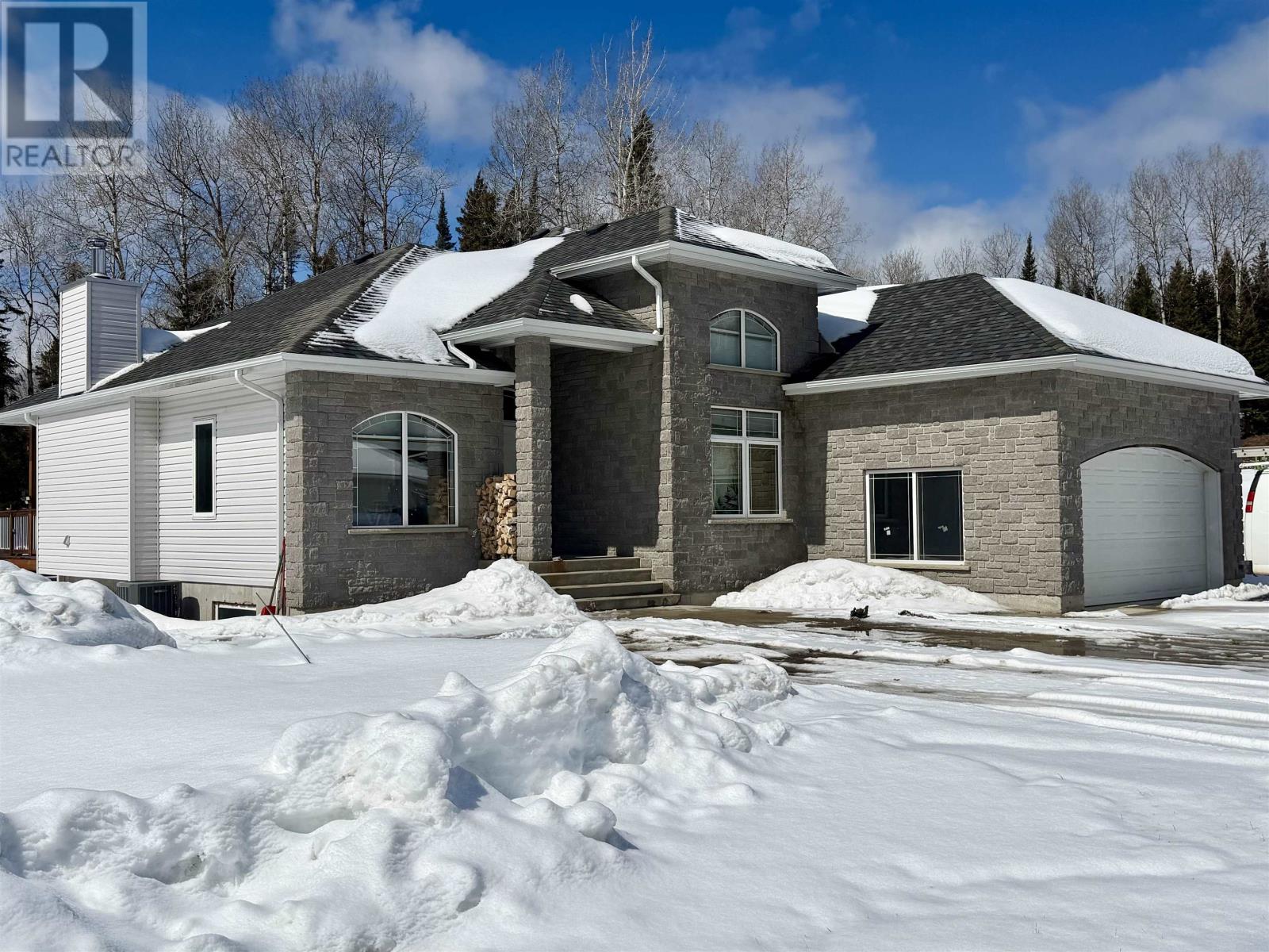 3095 Alice Ave, Thunder Bay, Ontario  P7G 1X4 - Photo 2 - TB2600685