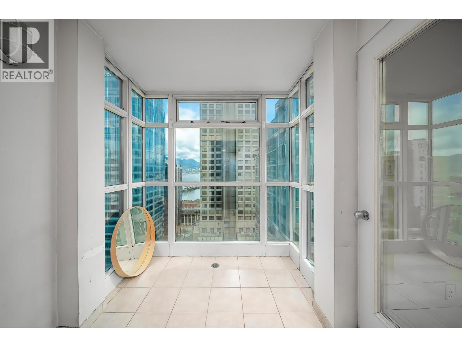 2007 438 Seymour St, Vancouver, British Columbia  V6B 6H4 - Photo 2 - R3112903