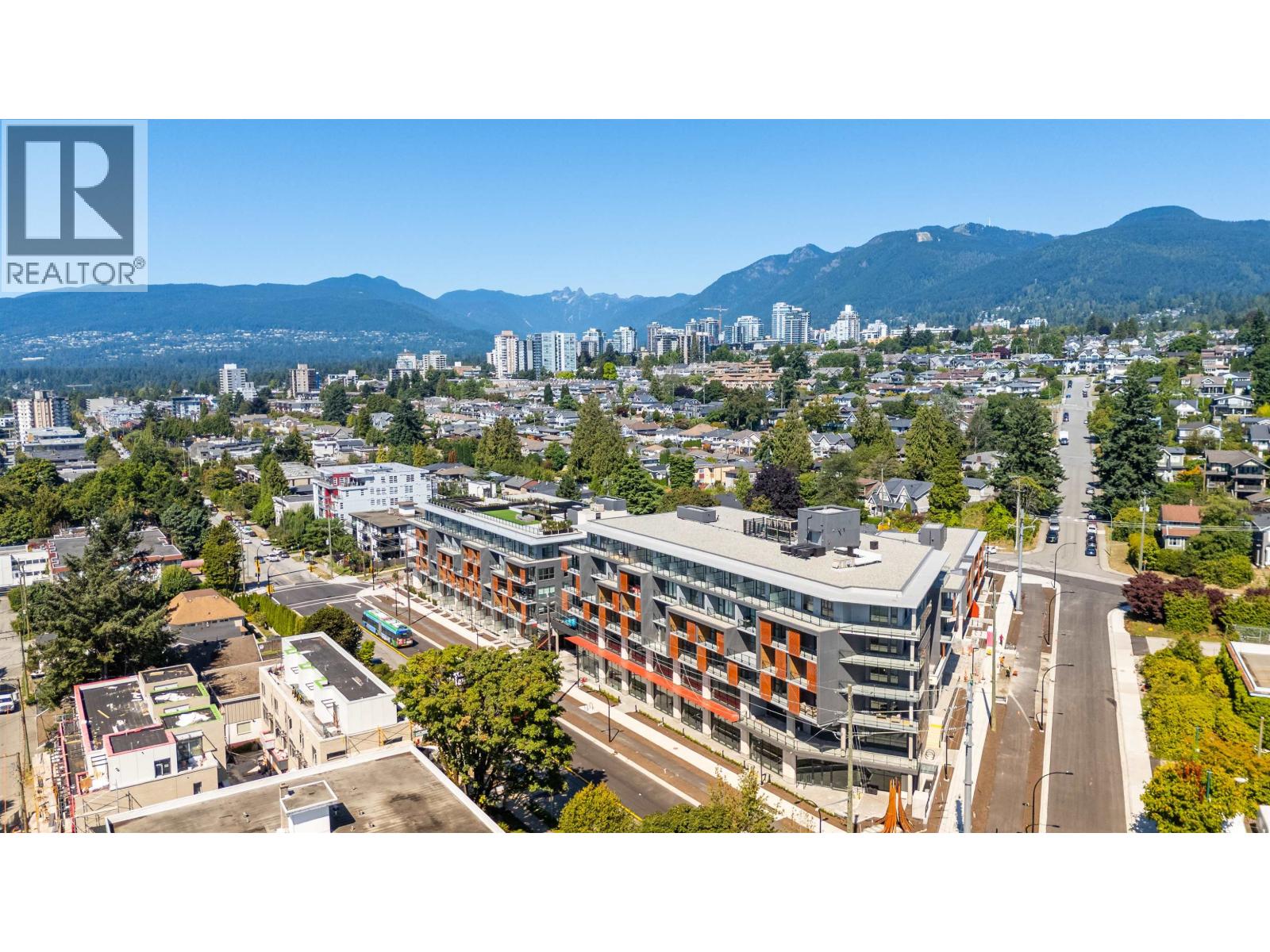 366 422 E 3RD STREET, North Vancouver, British Columbia