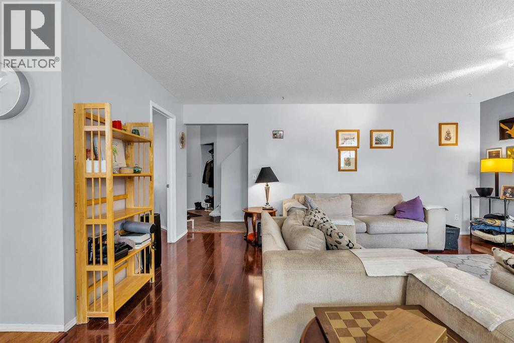 53 Shawfield Road SW, Calgary, Alberta  T2Y 1Y7 - Photo 5 - A2301312