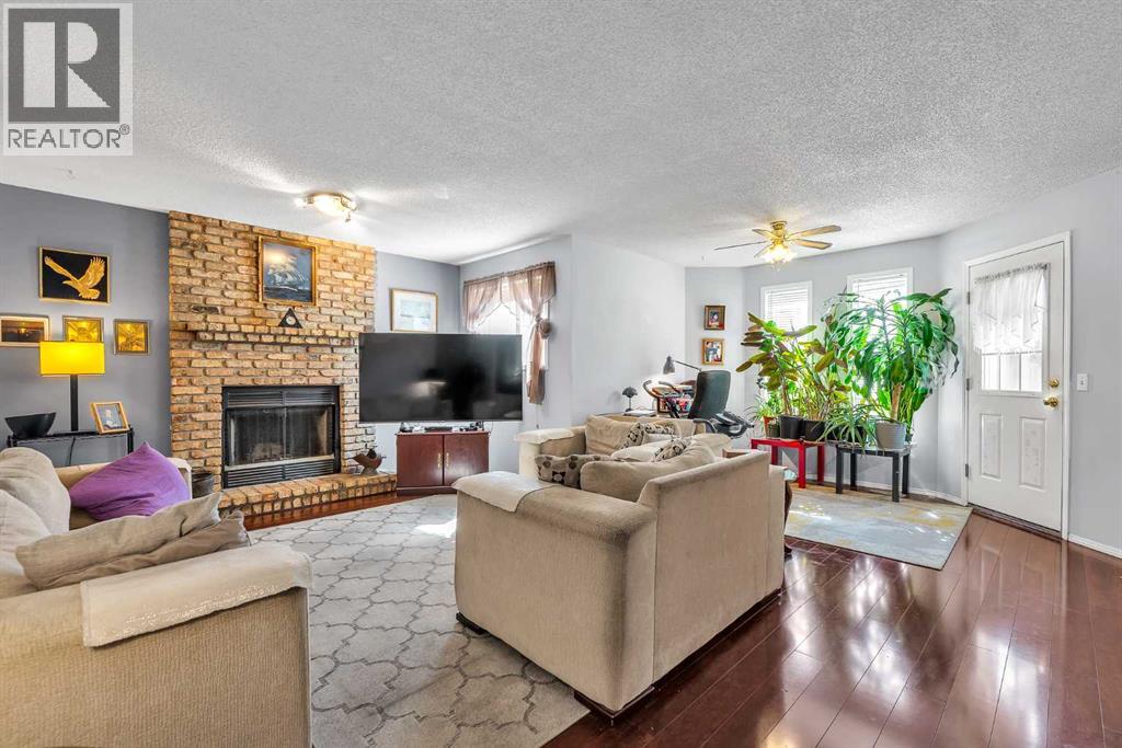 53 Shawfield Road SW, Calgary, Alberta  T2Y 1Y7 - Photo 2 - A2301312