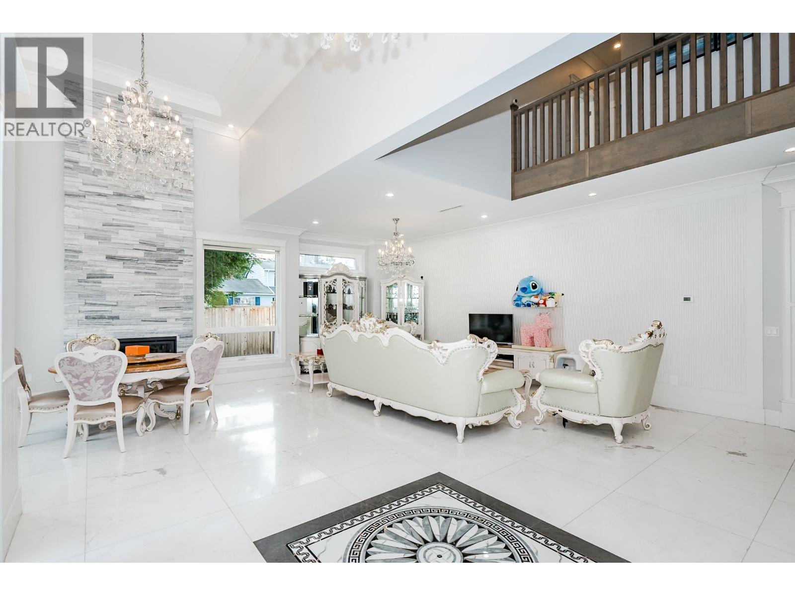 6011 Takla Place, Richmond, British Columbia  V7C 4A1 - Photo 2 - R3113019