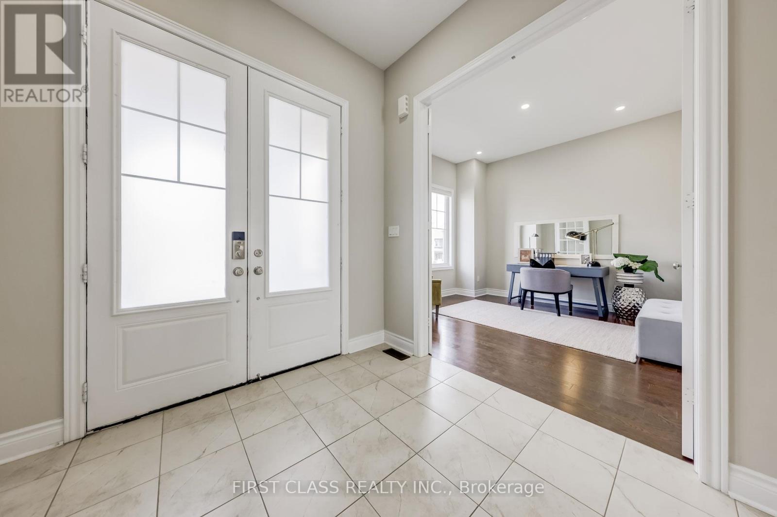 60 Match Point Court, Aurora, Ontario  L4G 3J1 - Photo 2 - N13015178