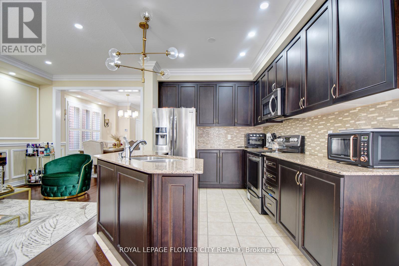 25 Padbury Trail, Brampton, Ontario  L7A 4V2 - Photo 21 - W13015160