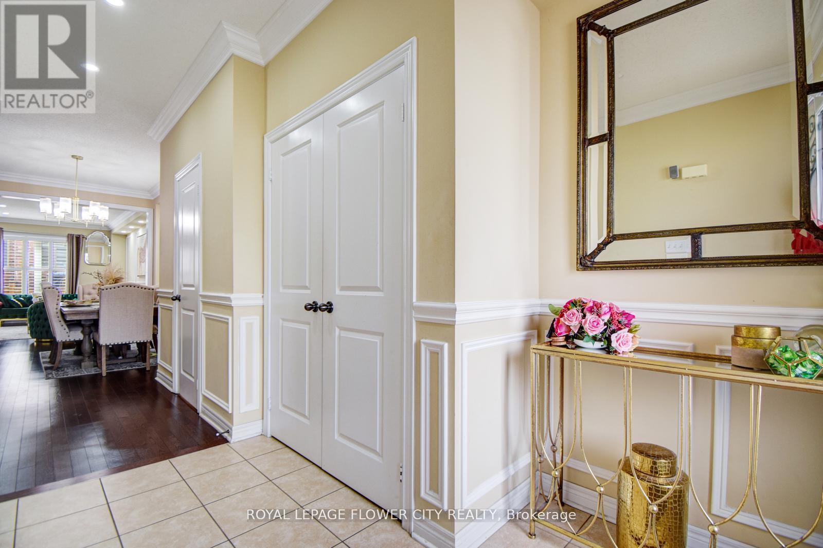 25 Padbury Trail, Brampton, Ontario  L7A 4V2 - Photo 6 - W13015160