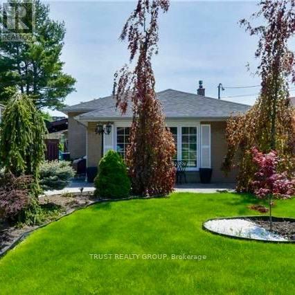 9 Del Ria Drive, Toronto, Ontario  M6L 1L9 - Photo 2 - W13015176