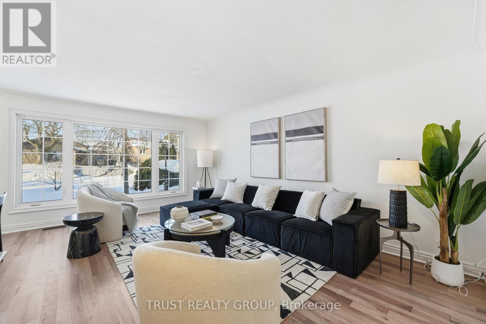 9 Del Ria Drive, Toronto, Ontario  M6L 1L9 - Photo 7 - W13015176