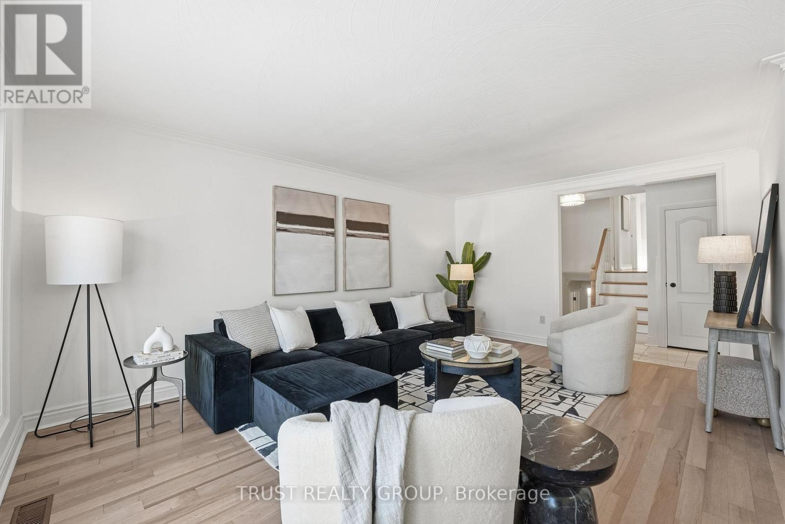 9 Del Ria Drive, Toronto, Ontario  M6L 1L9 - Photo 9 - W13015176