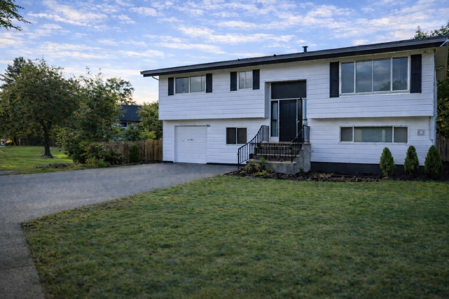 9629 Broadway Street, Chilliwack Proper East, Chilliwack, British Columbia  V2P 5T7 - Photo 1 - R3097286