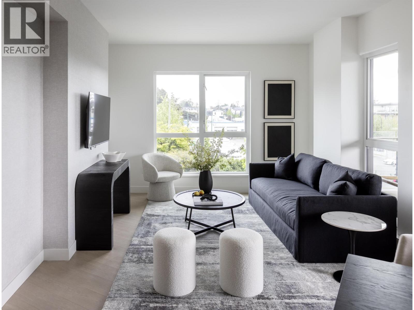 111/211 422 E 3rd Street, North Vancouver, British Columbia  V7L 1G2 - Photo 2 - R3112947