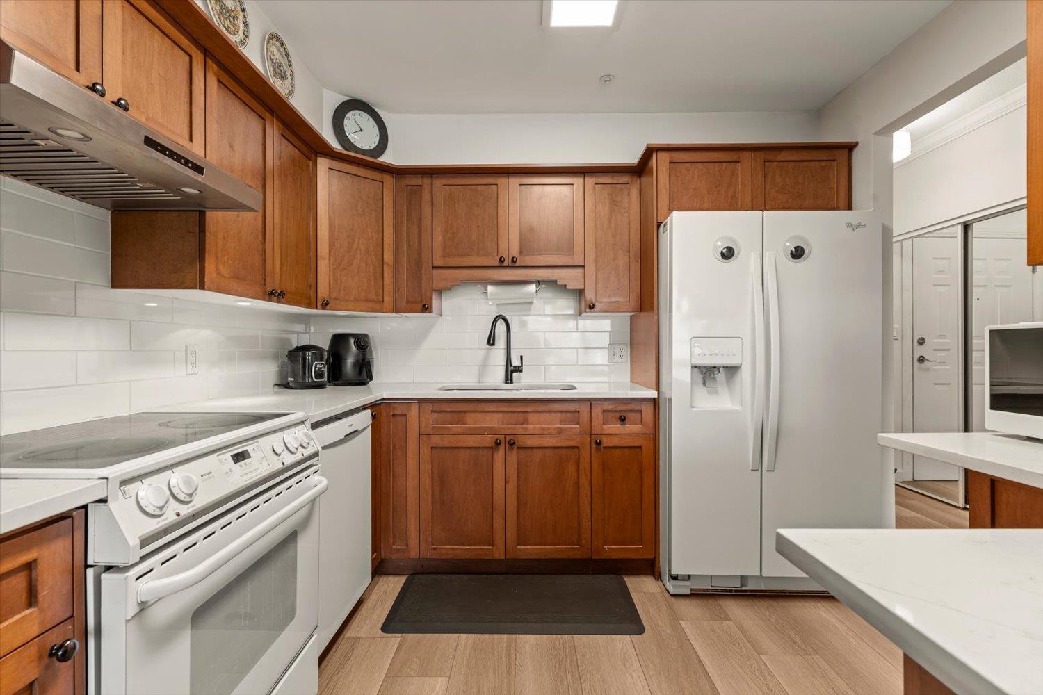 102 3190 Gladwin Road, Abbotsford, British Columbia  V2T 5T2 - Photo 2 - R3107865