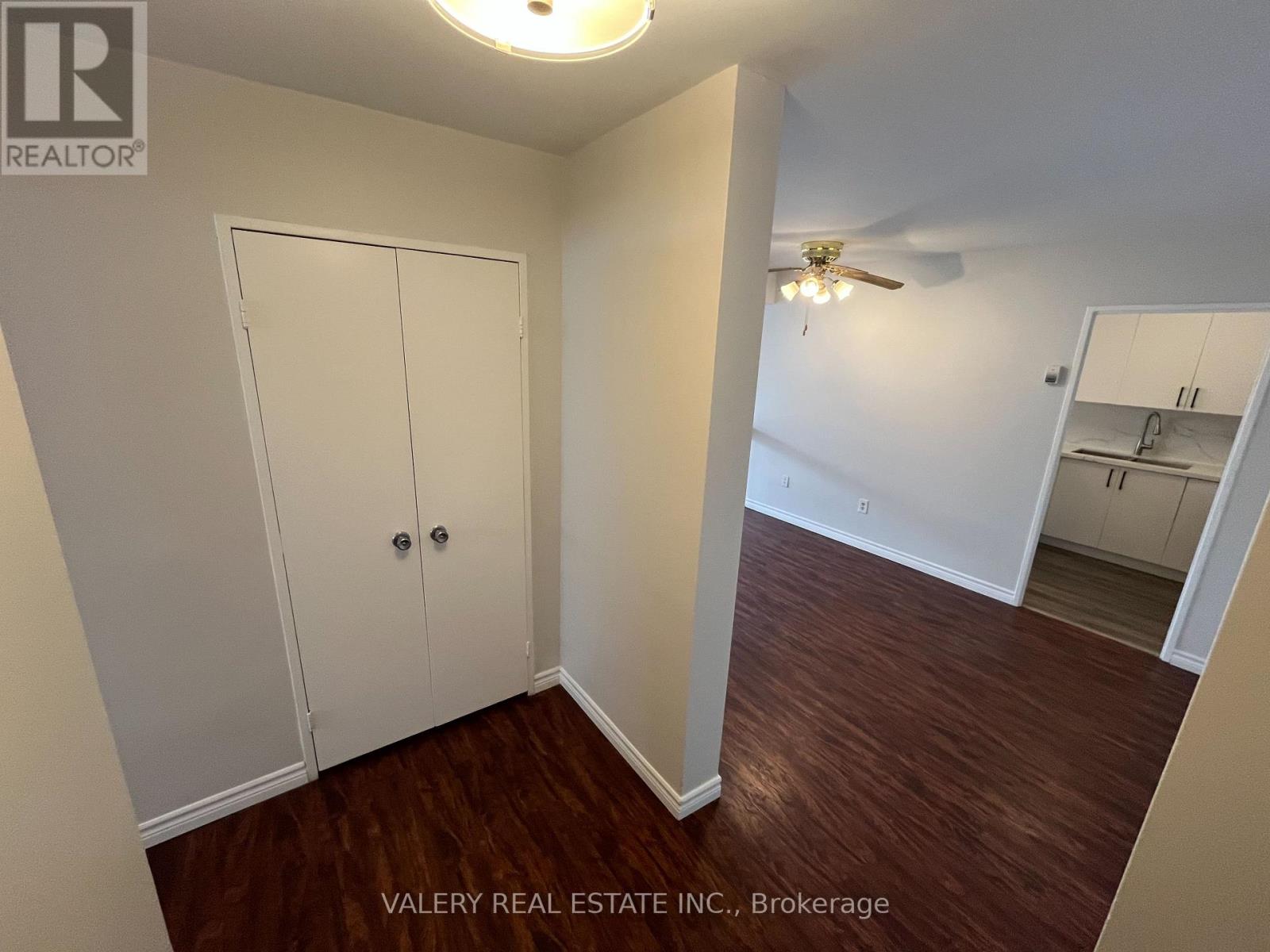 708 - 31 Four Winds Drive, Toronto, Ontario  M3J 1K9 - Photo 2 - W12826566