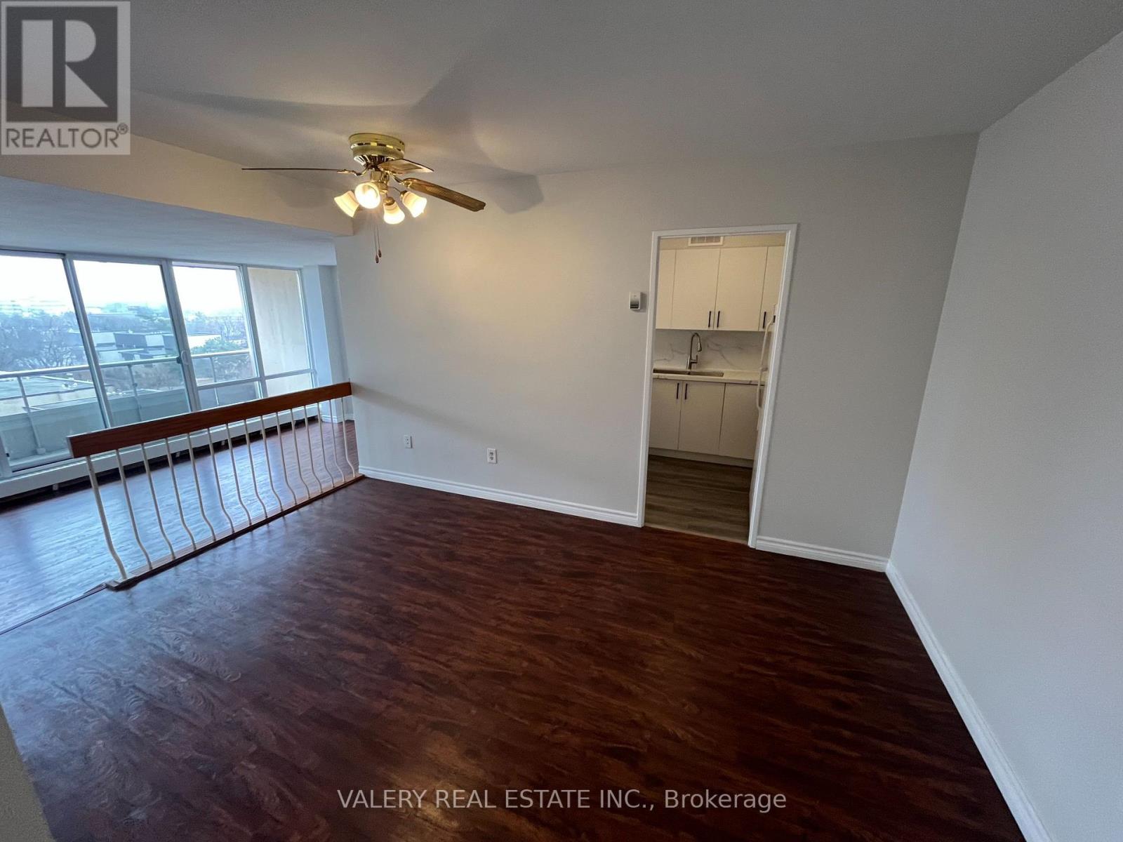 708 - 31 Four Winds Drive, Toronto, Ontario  M3J 1K9 - Photo 4 - W12826566