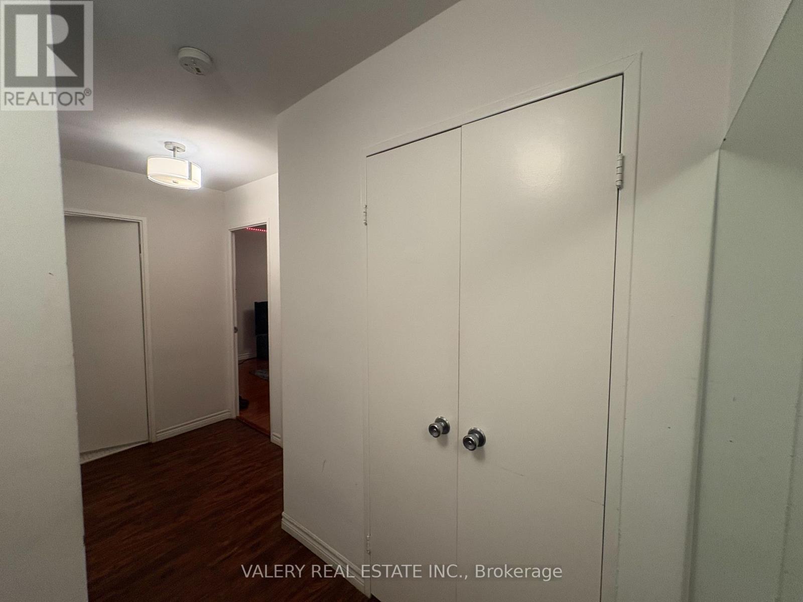 708 - 31 Four Winds Drive, Toronto, Ontario  M3J 1K9 - Photo 3 - W12826566