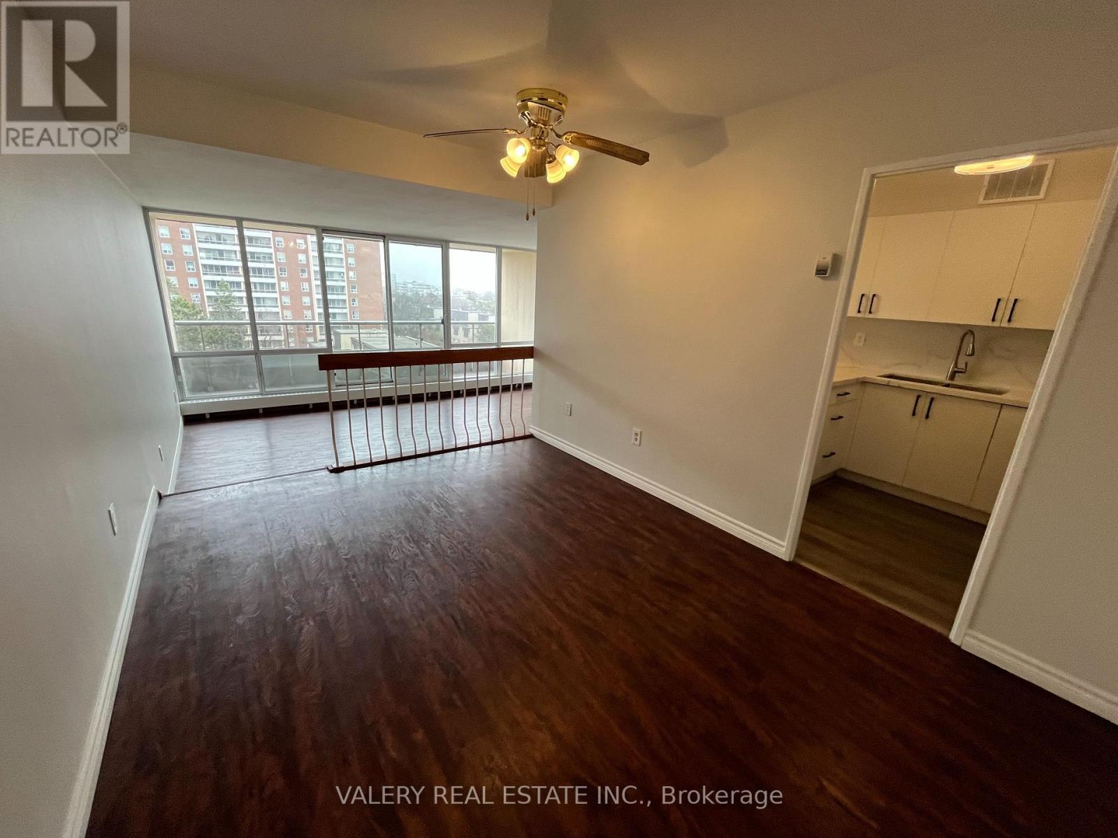 708 - 31 Four Winds Drive, Toronto, Ontario  M3J 1K9 - Photo 5 - W12826566