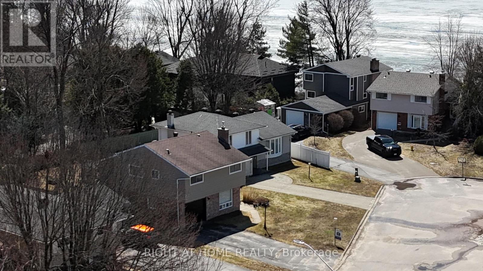 27 Shore Acres Boulevard, North Bay, Ontario  P1A 1B7 - Photo 2 - X12780784