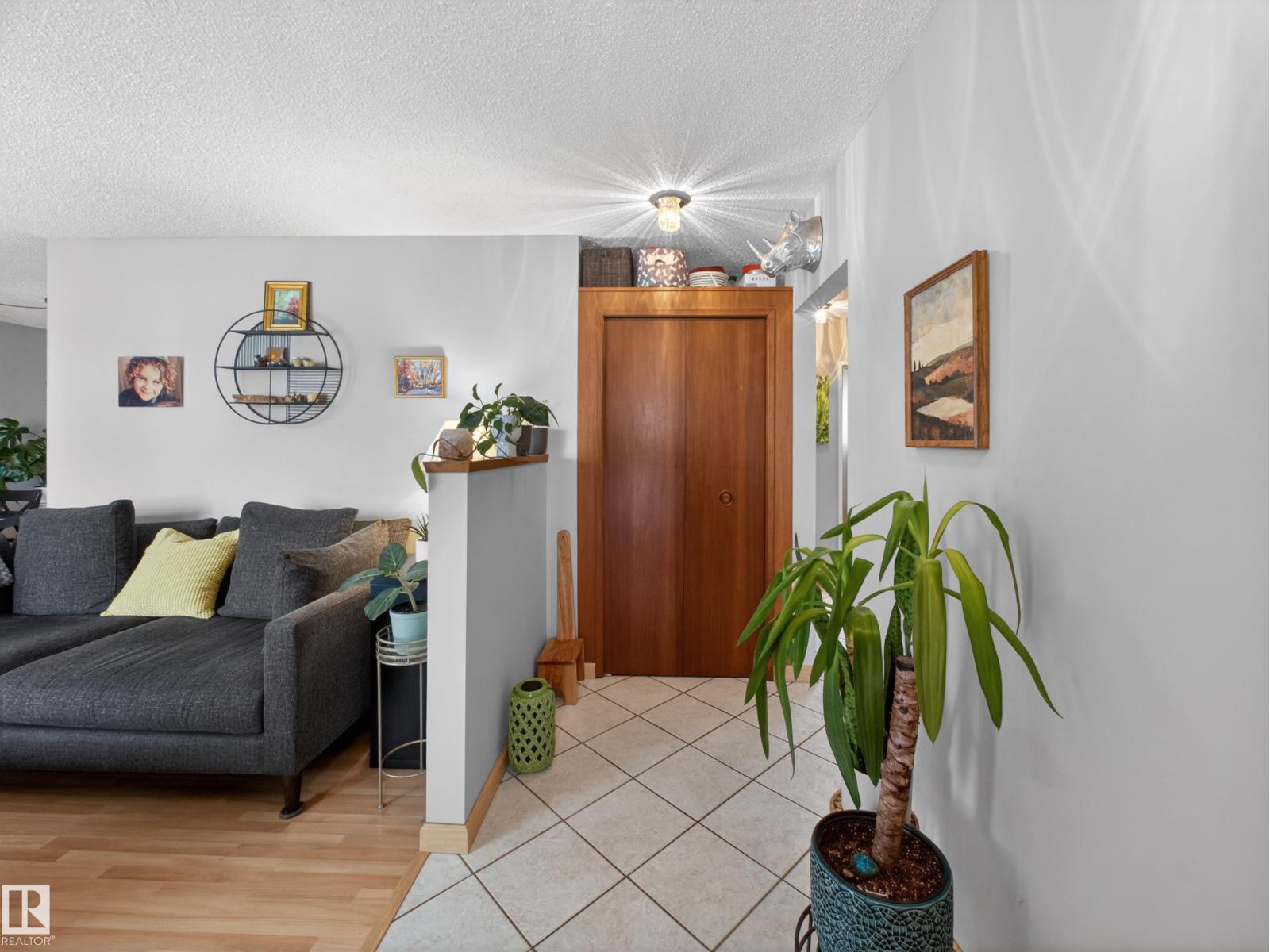 9310 165 St Nw, Edmonton, Alberta  T5R 2S4 - Photo 4 - E4482694