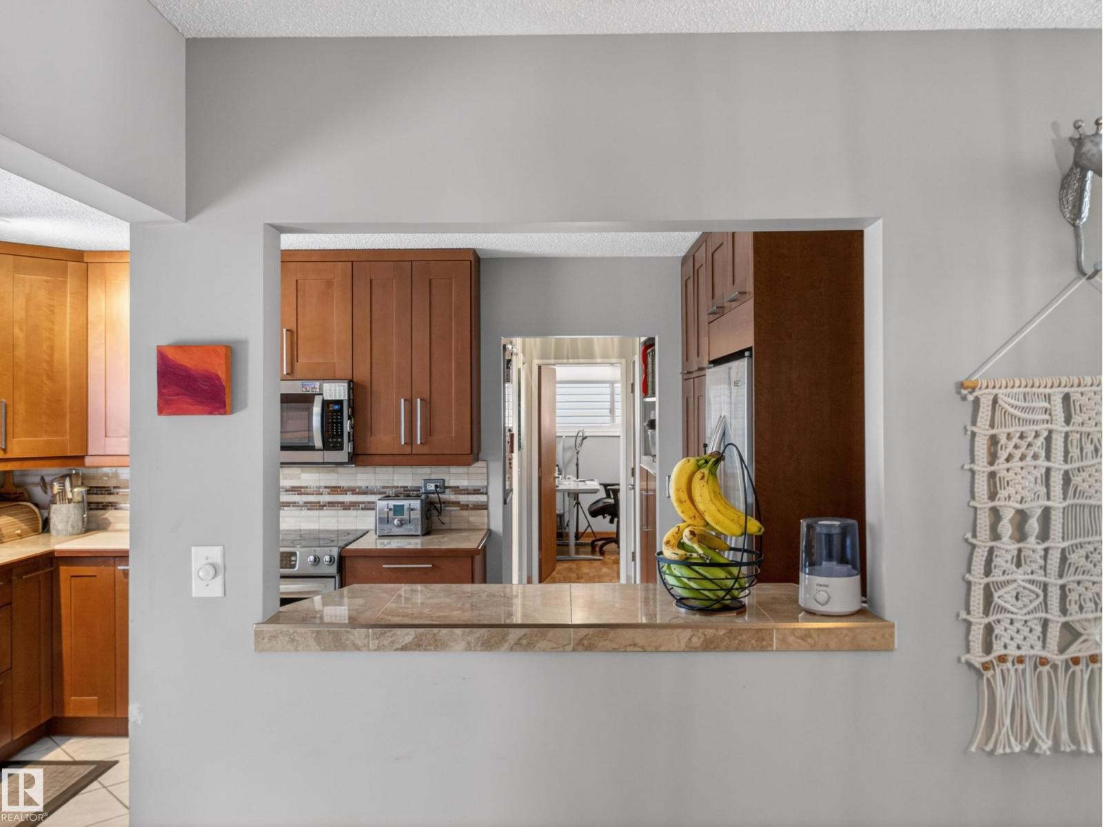 9310 165 St Nw, Edmonton, Alberta  T5R 2S4 - Photo 12 - E4482694