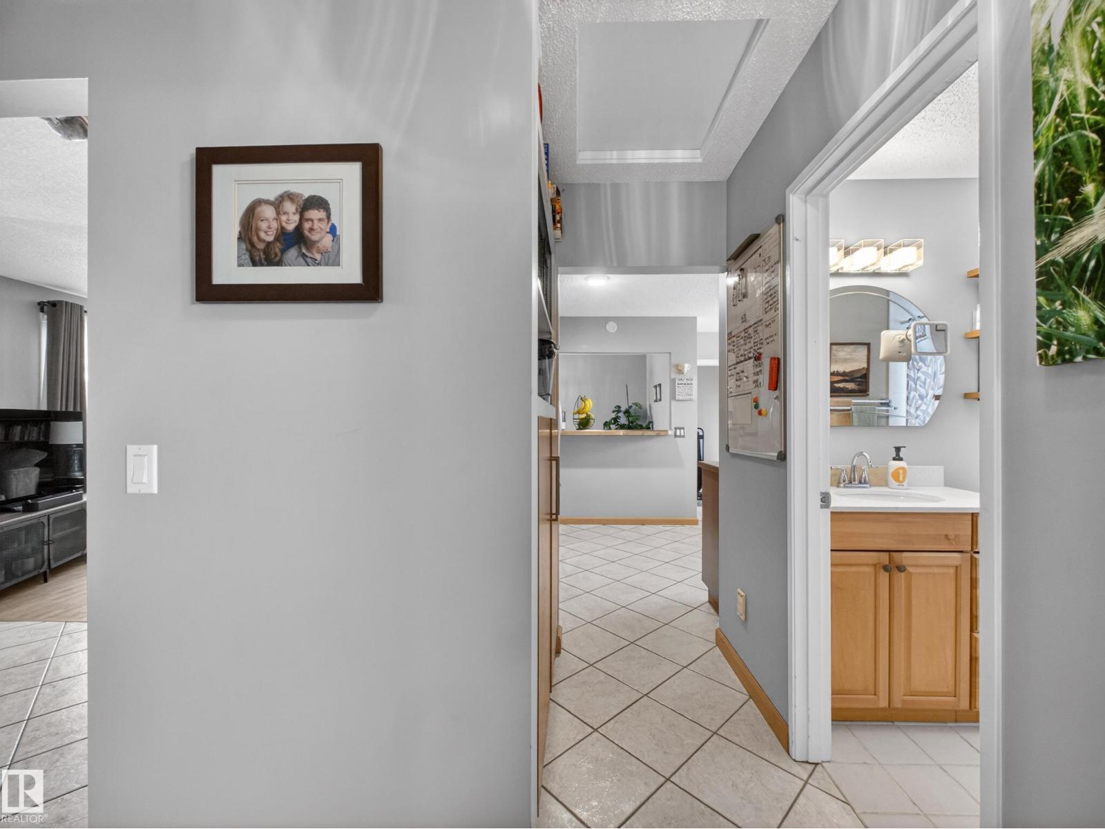 9310 165 St Nw, Edmonton, Alberta  T5R 2S4 - Photo 23 - E4482694