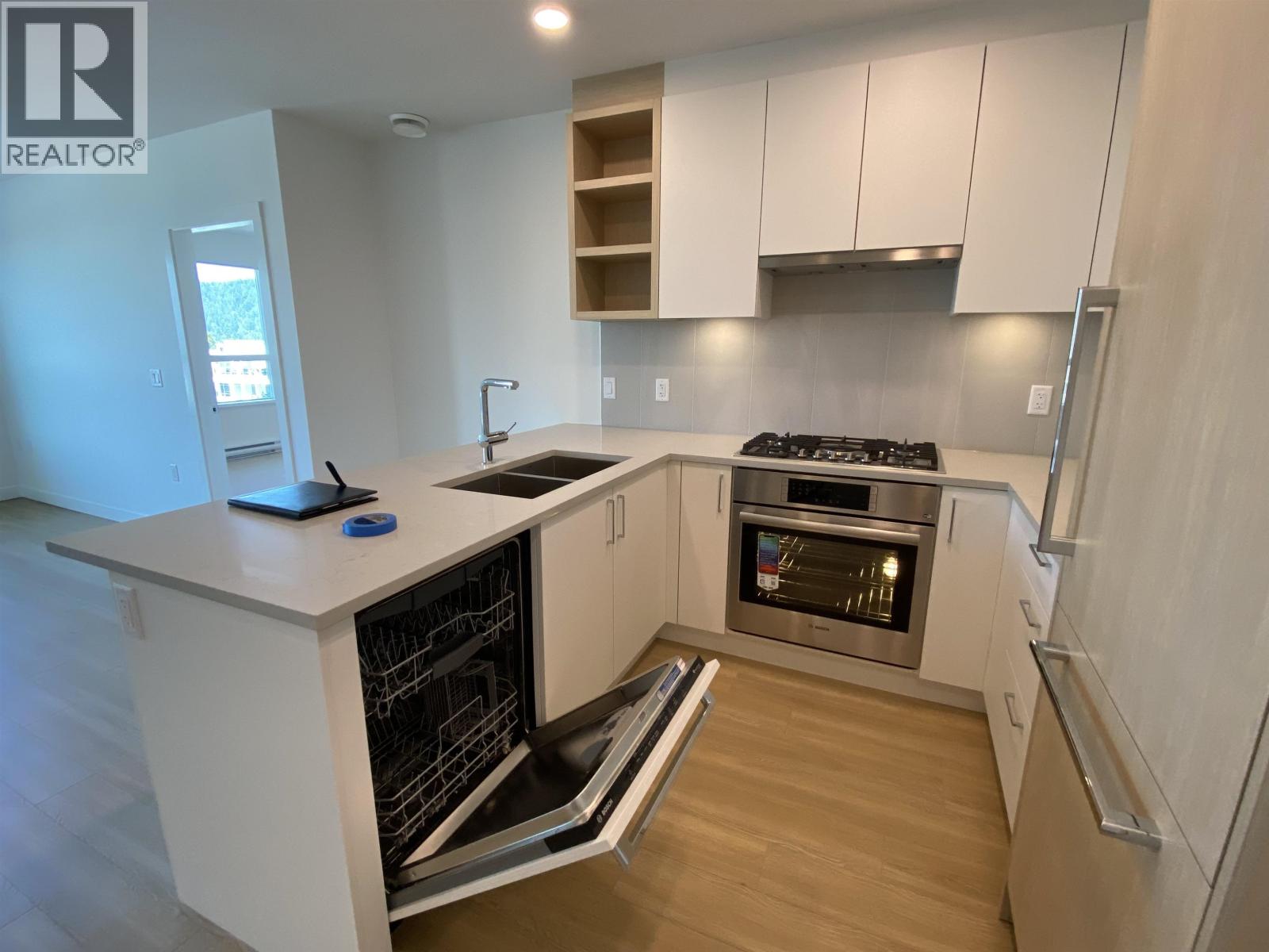 604 723 Grover Avenue, Coquitlam, British Columbia  V3J 0L9 - Photo 4 - R3113021