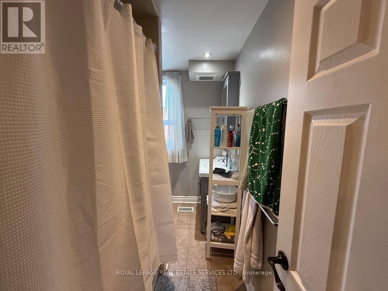 2nd Floor - 263 Grace Street, Toronto, Ontario  M6G 3A7 - Photo 4 - C13015226