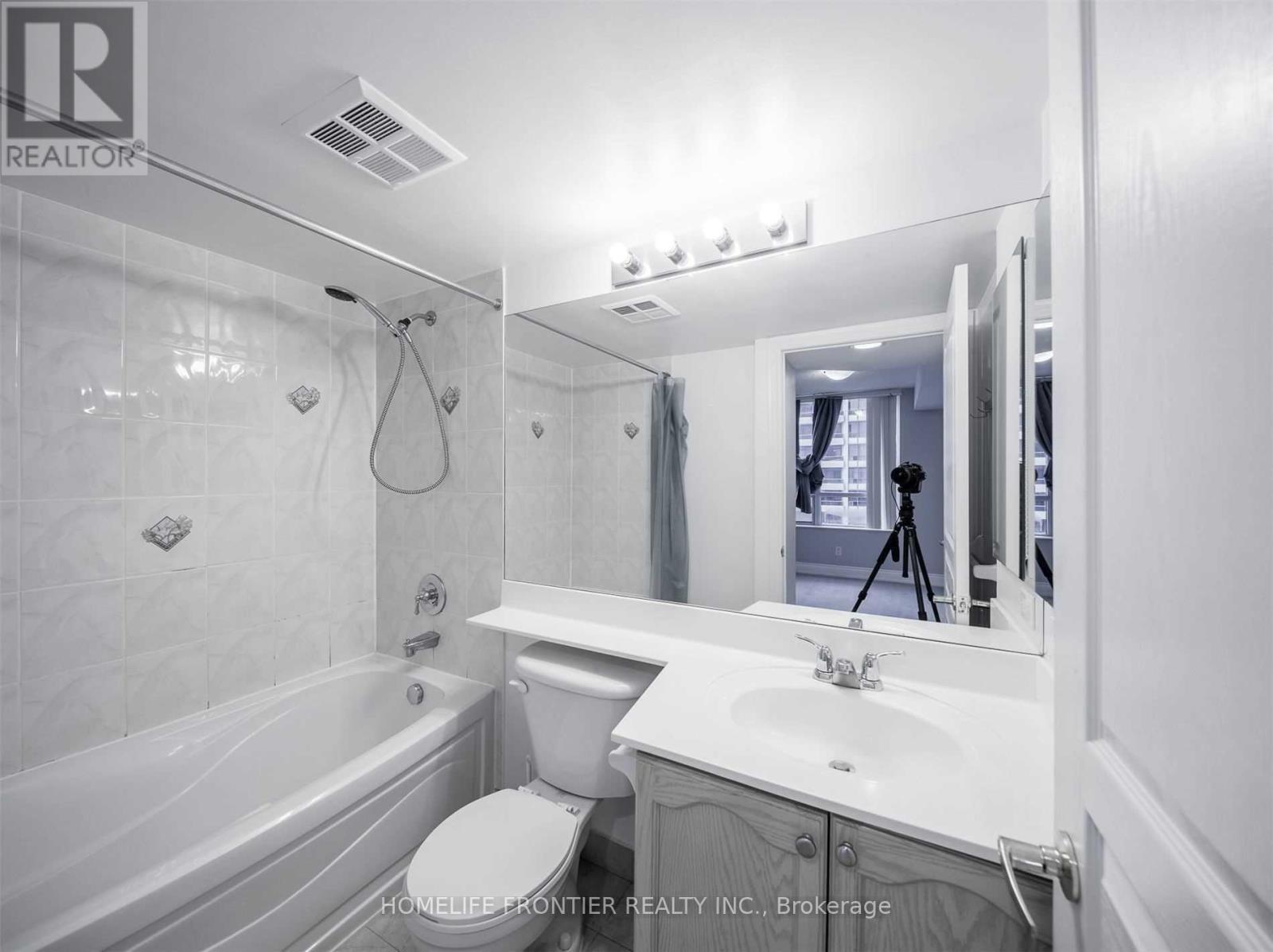 915 - 15 Northtown Way, Toronto, Ontario  M2N 7A2 - Photo 35 - C13015232