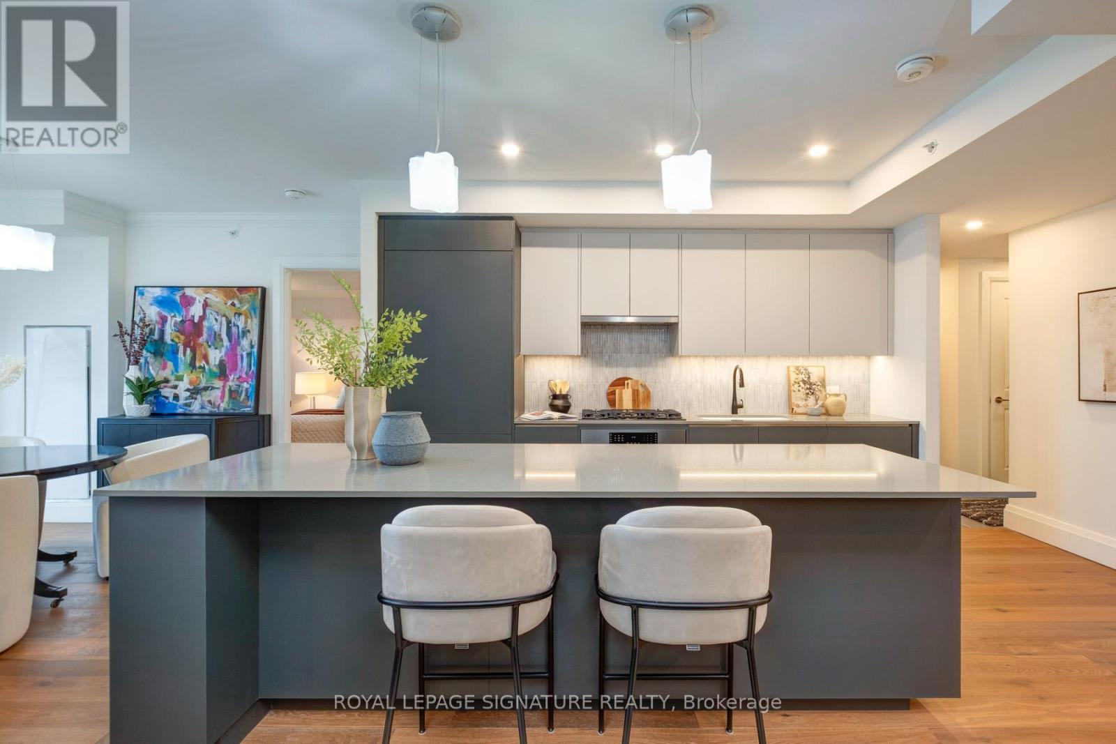 303 - 285 Avenue Road, Toronto, Ontario  M4V 2G8 - Photo 2 - C12981206