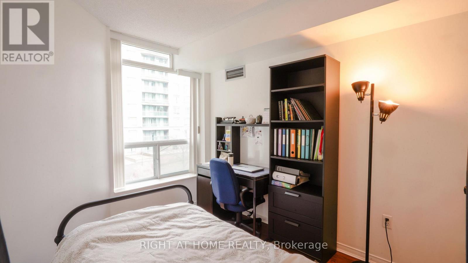 300 - 28 Pemberton Avenue, Toronto, Ontario  M2M 4L1 - Photo 10 - C13014874