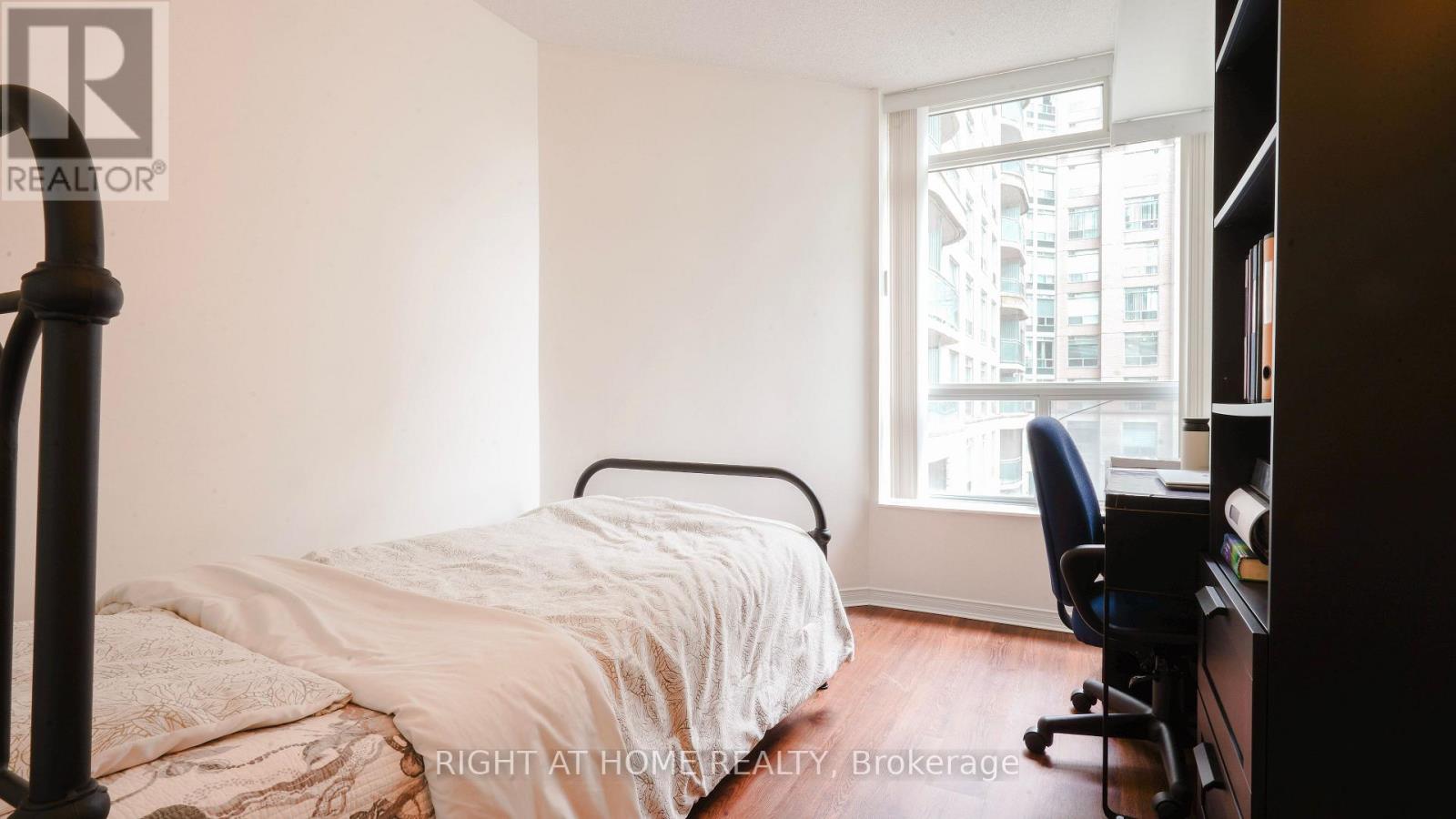 300 - 28 Pemberton Avenue, Toronto, Ontario  M2M 4L1 - Photo 11 - C13014874