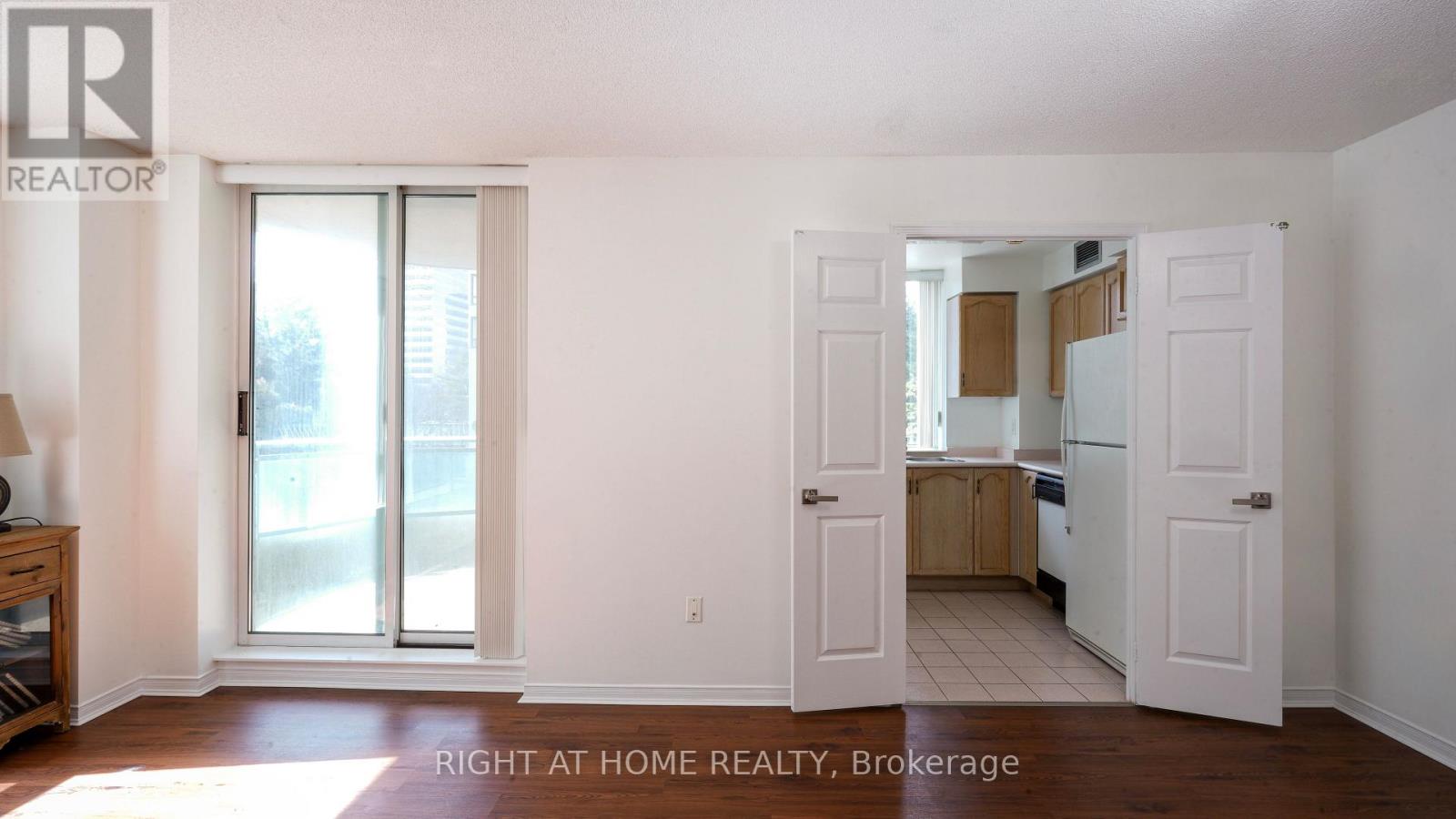 300 - 28 Pemberton Avenue, Toronto, Ontario  M2M 4L1 - Photo 9 - C13014874