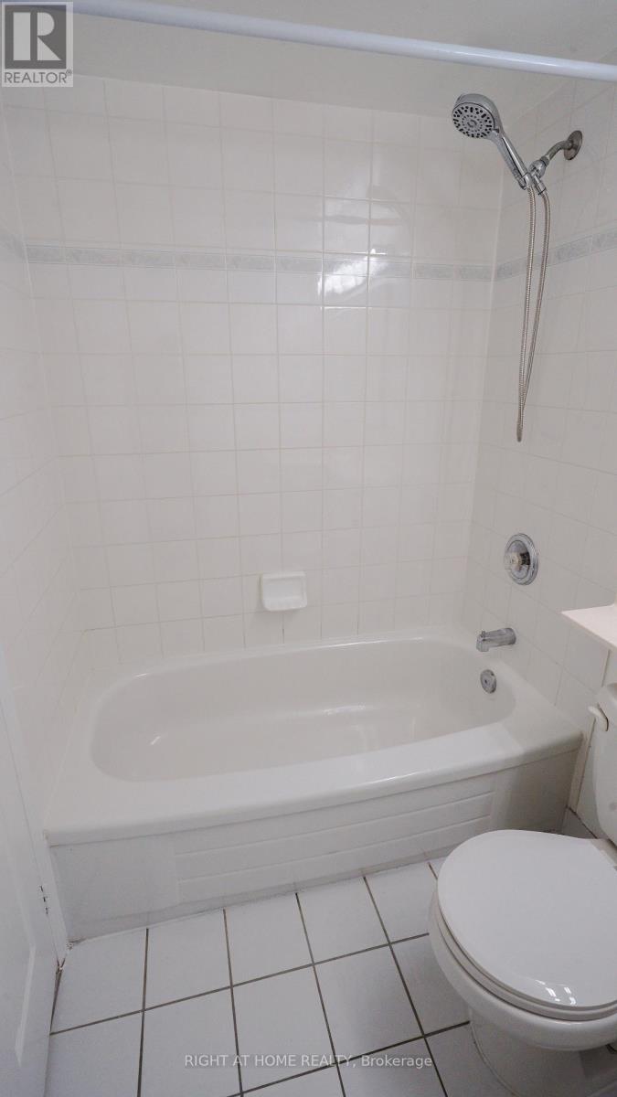 300 - 28 Pemberton Avenue, Toronto, Ontario  M2M 4L1 - Photo 12 - C13014874