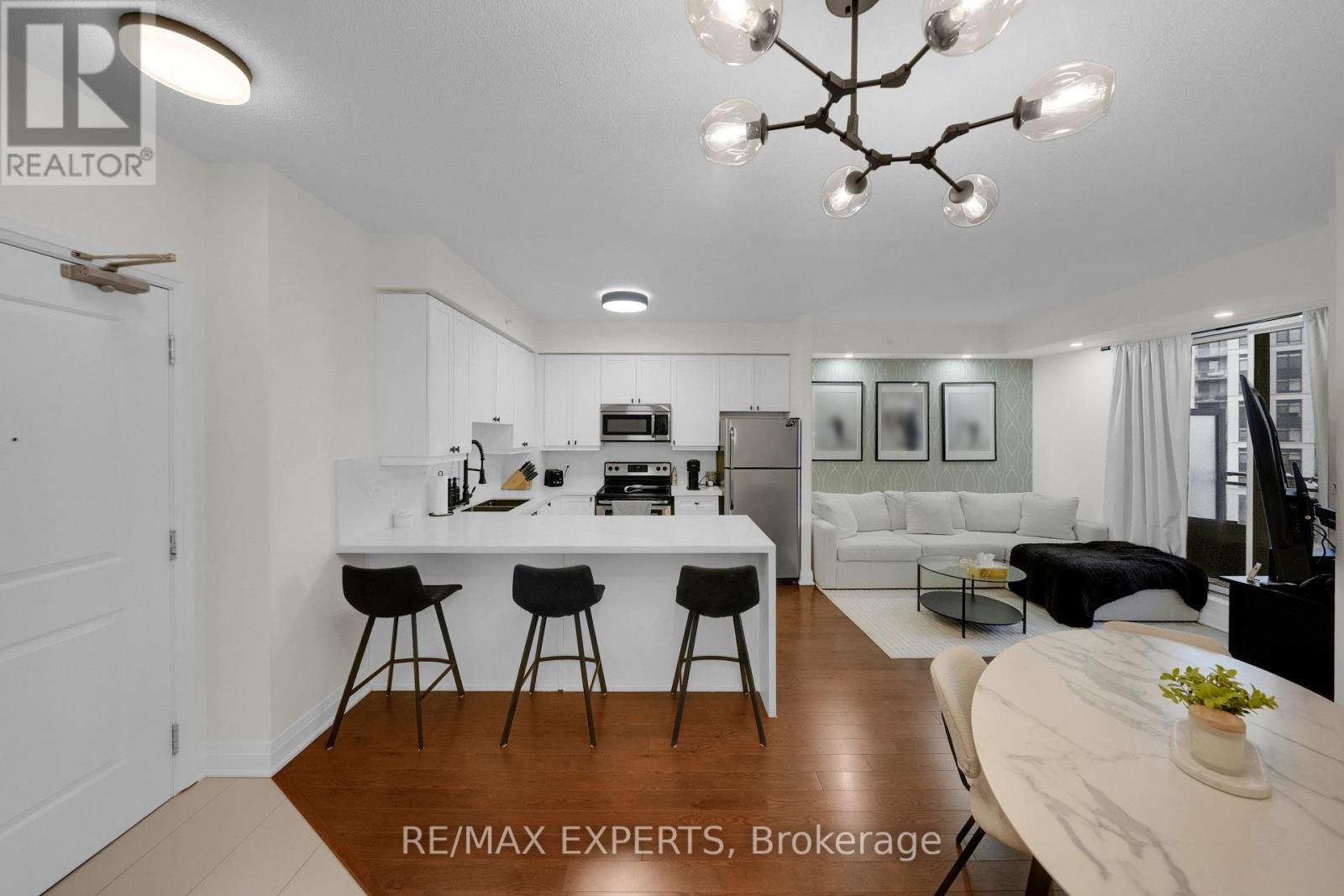 606 - 24 Woodstream Boulevard, Vaughan, Ontario  L4L 8C4 - Photo 2 - N13015196